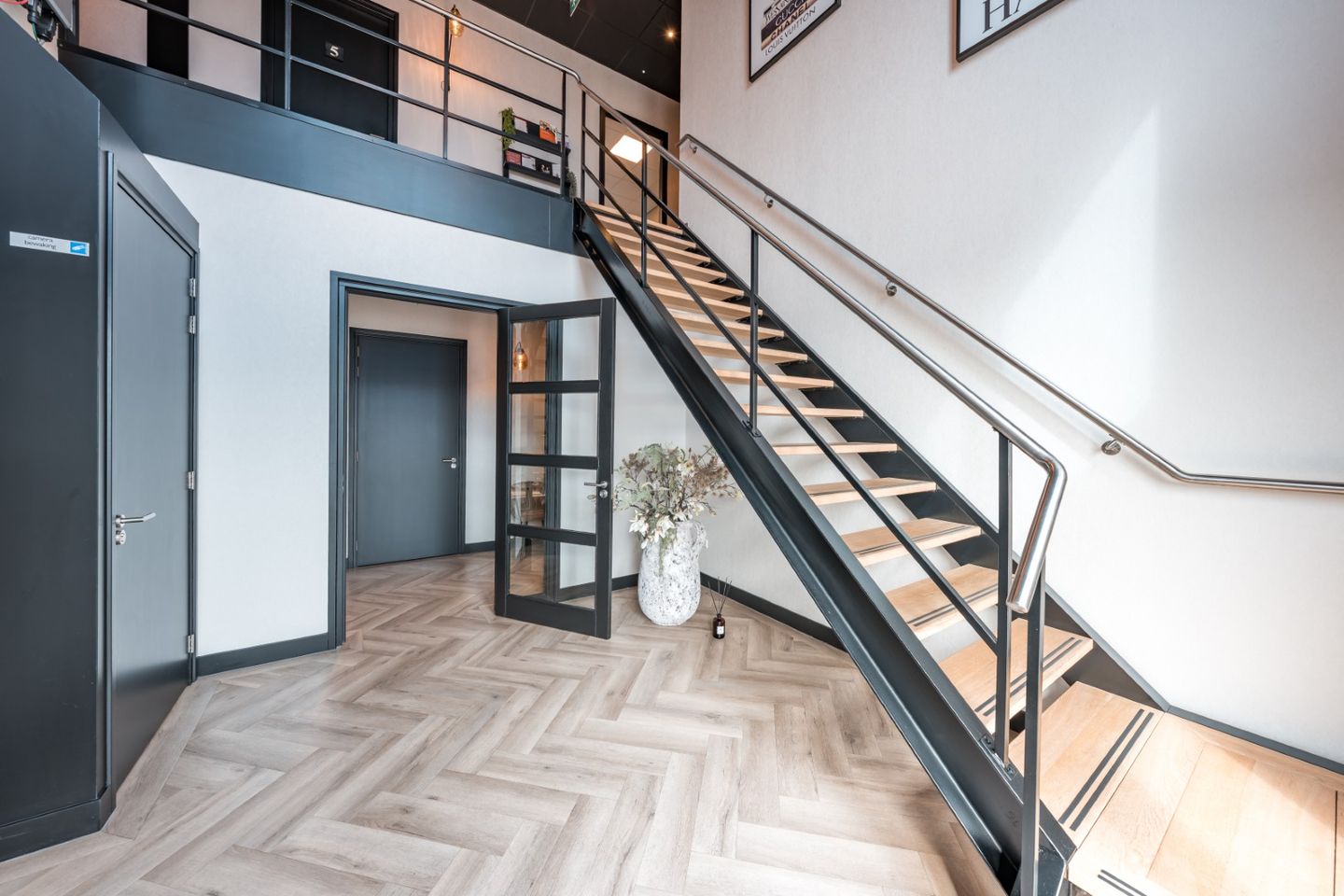 View photo 2 of Driebanweg 1