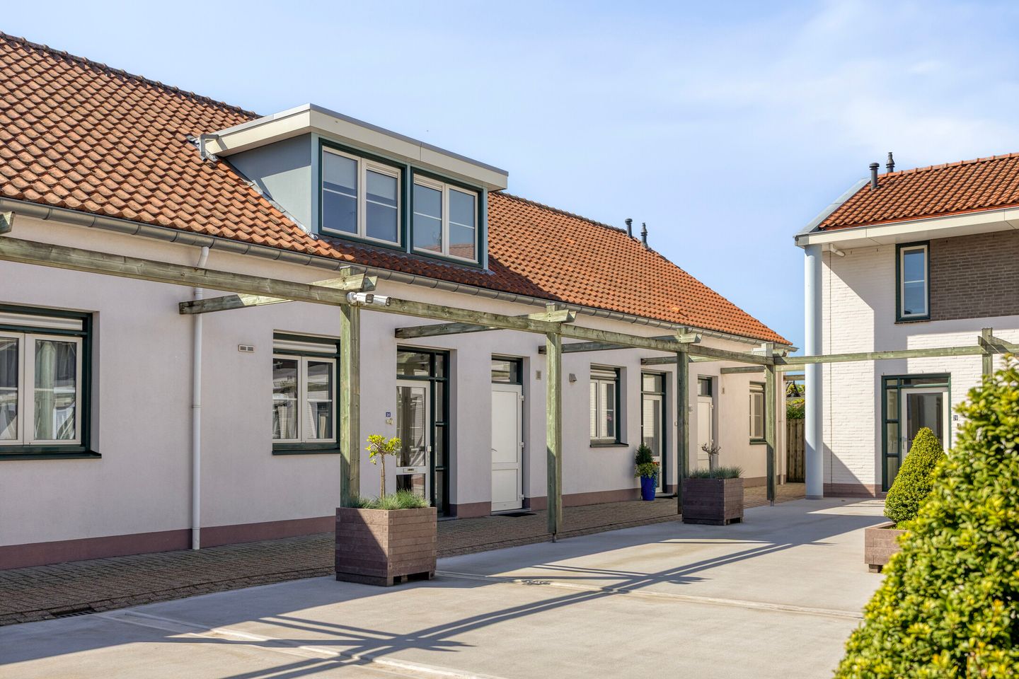 Spacious Maisonnette in Quiet Courtyard with Private Parking — 29