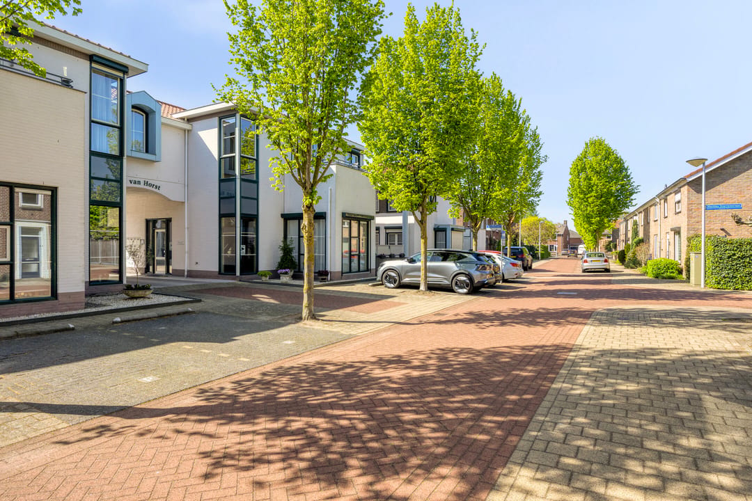 Spacious Maisonnette in Quiet Courtyard with Private Parking — 28