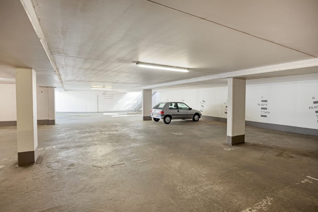 Spacious Maisonnette in Quiet Courtyard with Private Parking — 32