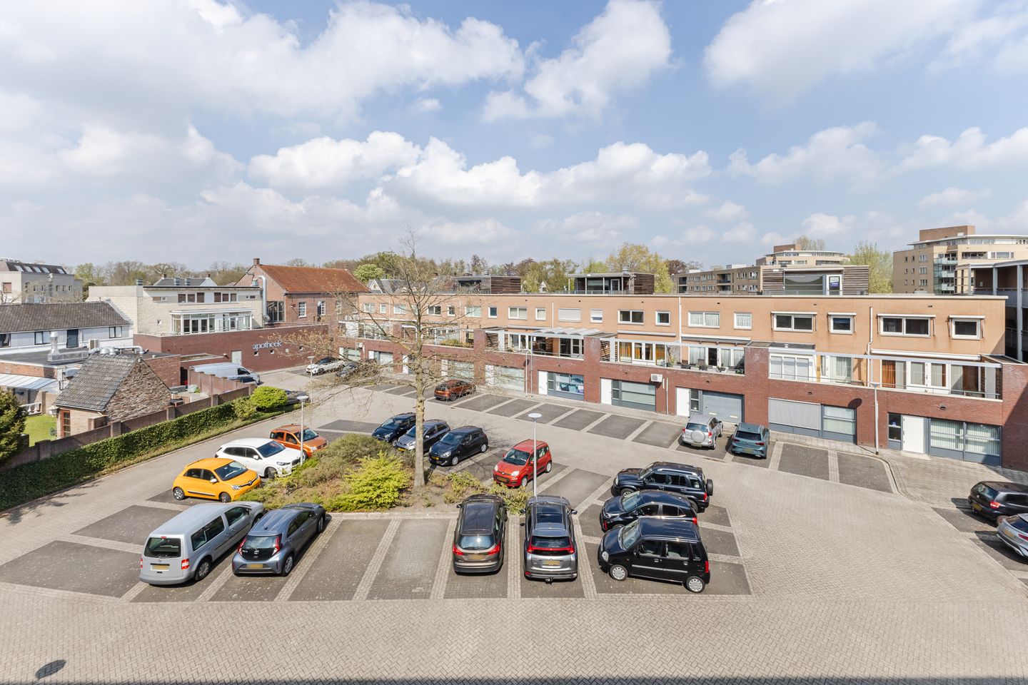 Photo 10 of Wielstraat 86