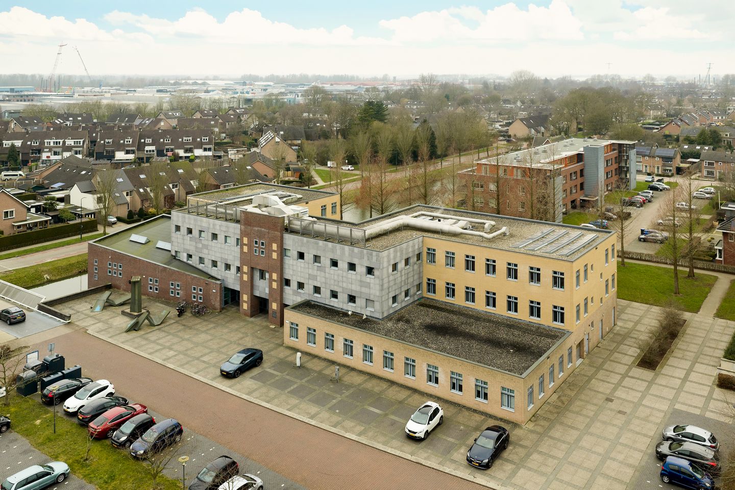 View photo 2 of Raadhuisplein 1-1