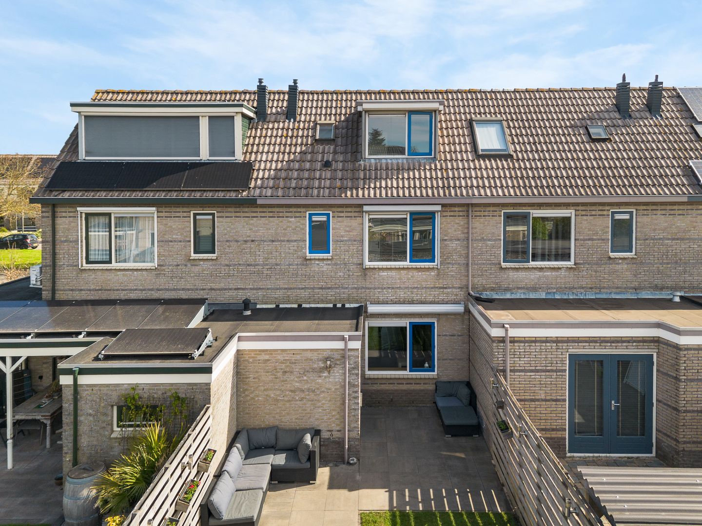 Spacious terraced home with sunny west-facing garden in quiet Abbekerk — 34
