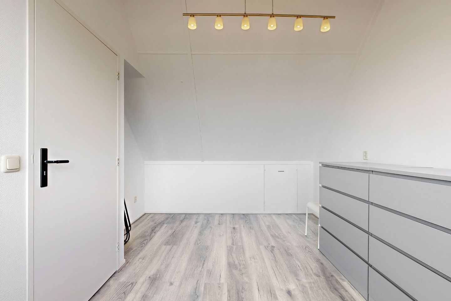Spacious terraced home with sunny west-facing garden in quiet Abbekerk — 25