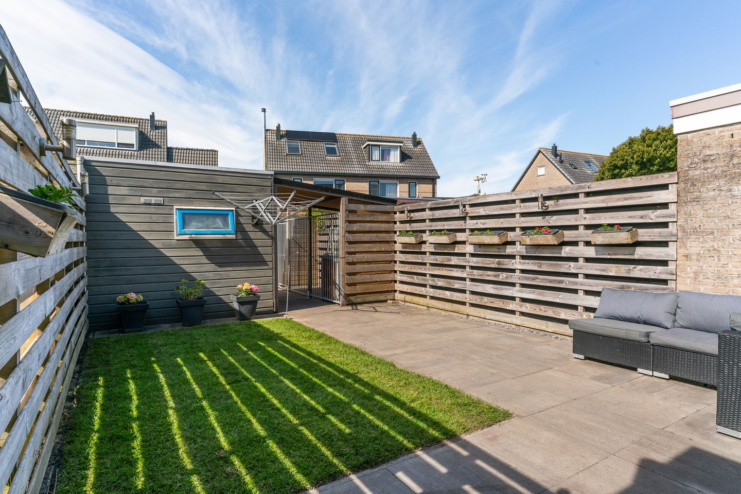 Spacious terraced home with sunny west-facing garden in quiet Abbekerk — 29