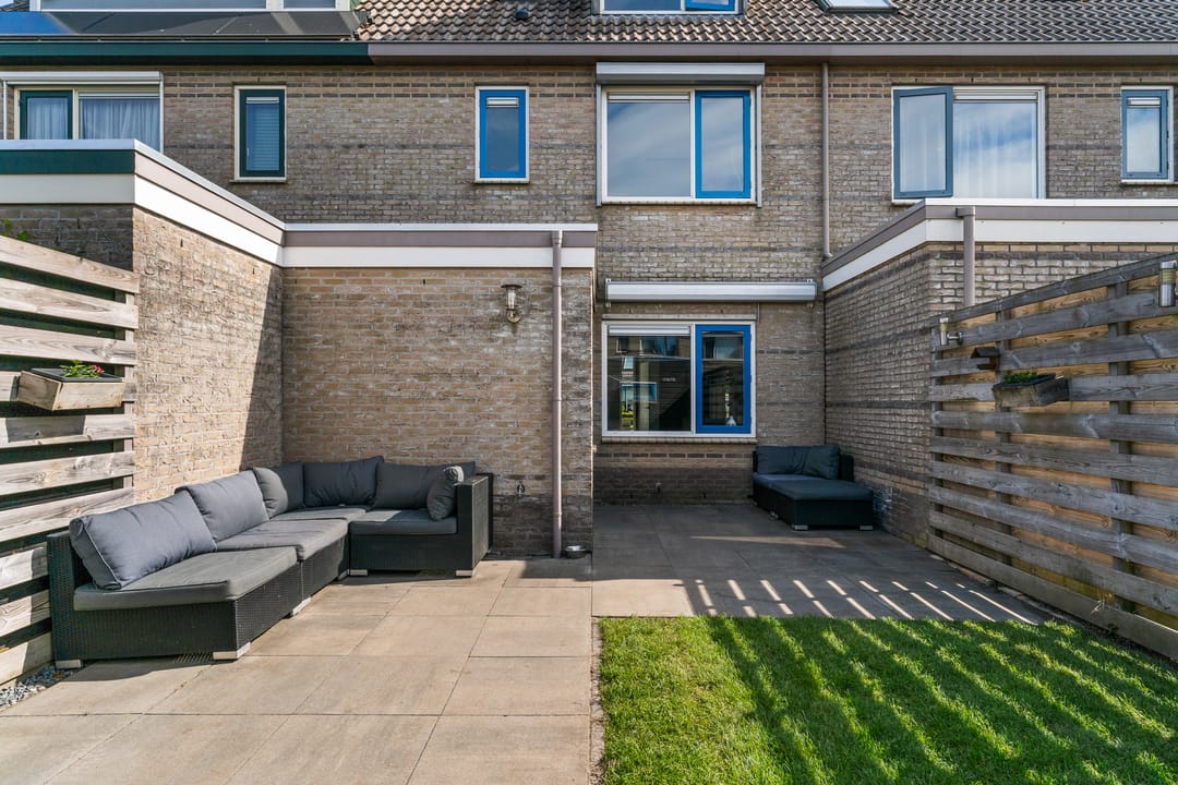 Spacious terraced home with sunny west-facing garden in quiet Abbekerk — 31