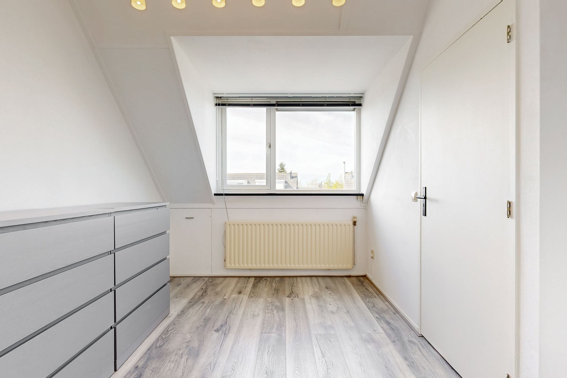 Spacious terraced home with sunny west-facing garden in quiet Abbekerk — 24