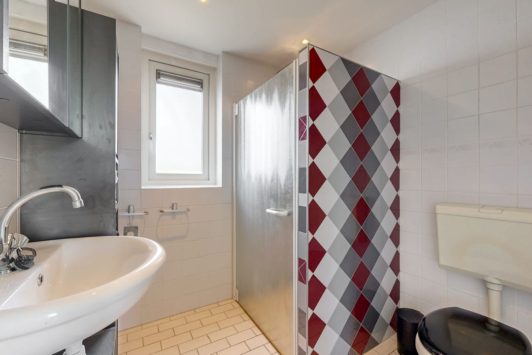 Spacious terraced home with sunny west-facing garden in quiet Abbekerk — 17