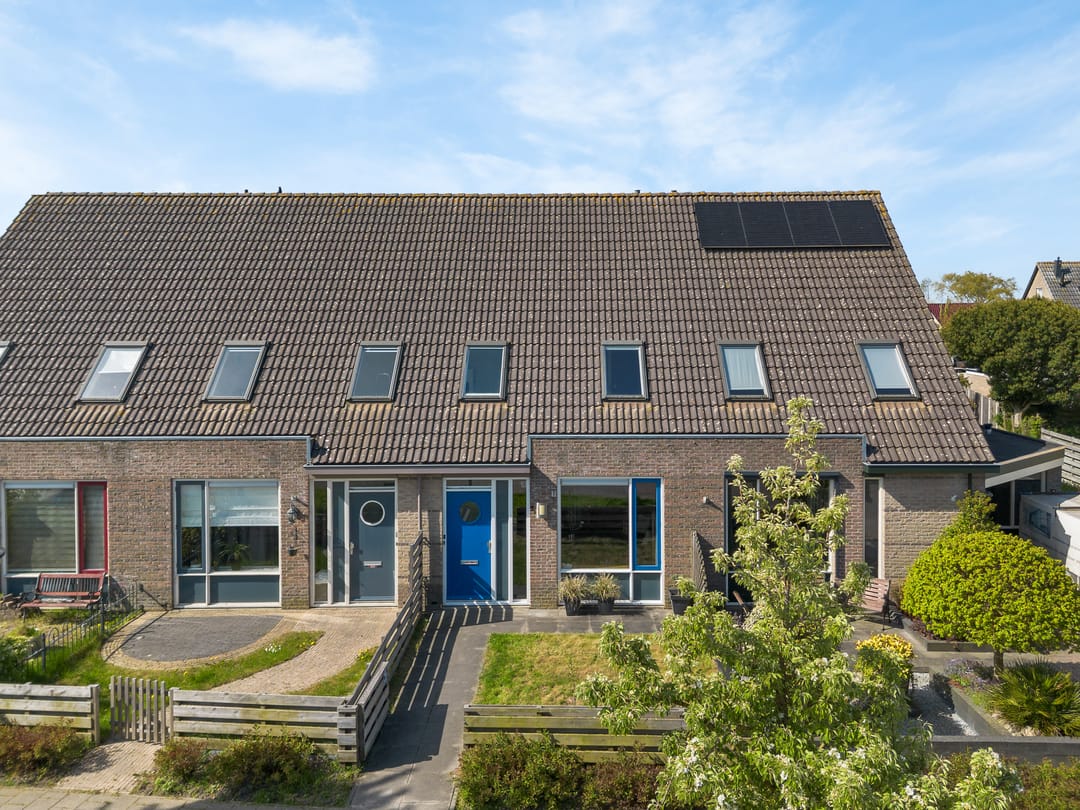 Spacious terraced home with sunny west-facing garden in quiet Abbekerk — 37