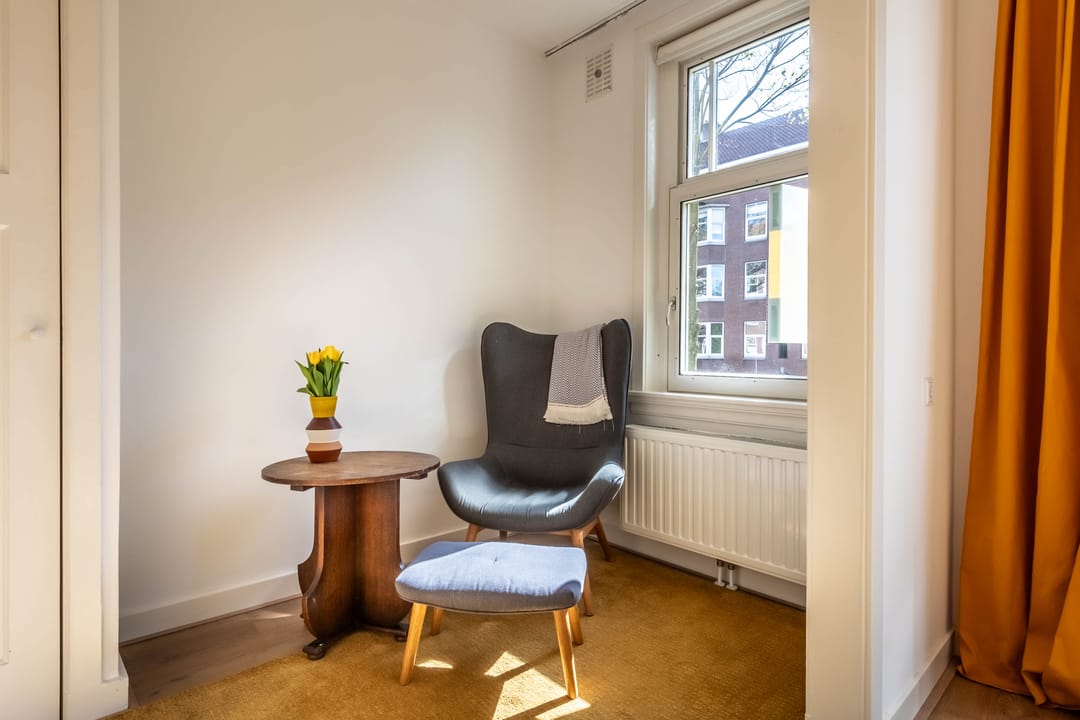 Spacious 3-room apartment in 1930s building with west-facing balcony — 13