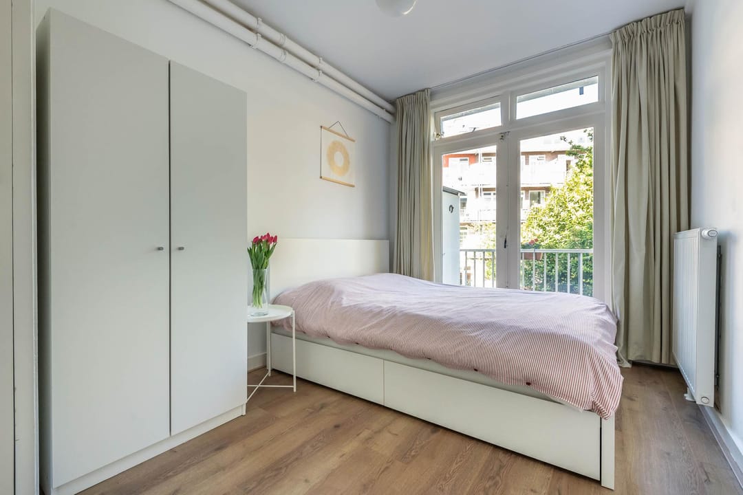 Spacious 3-room apartment in 1930s building with west-facing balcony — 26