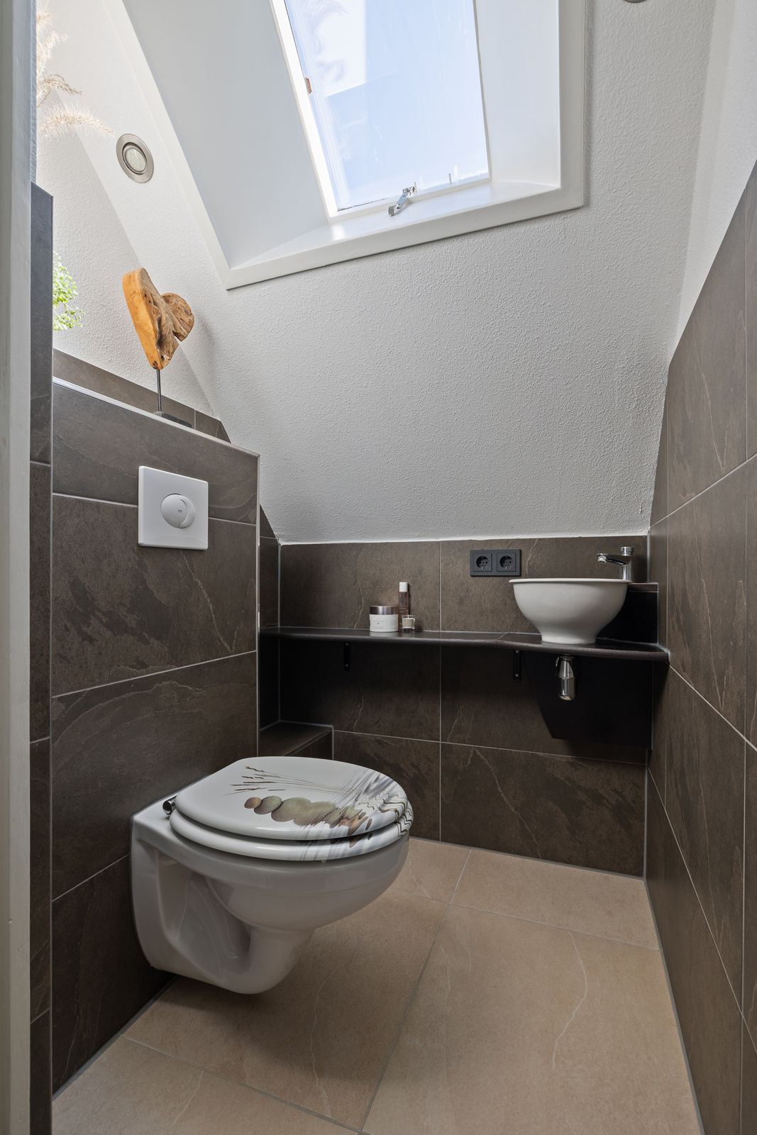 Fully Modernized Semi-Detached Home with Garage in Nieuw-Amsterdam — 33