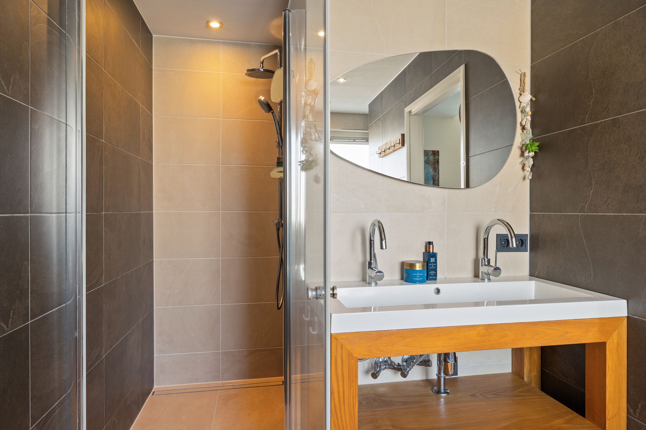 Fully Modernized Semi-Detached Home with Garage in Nieuw-Amsterdam — 18