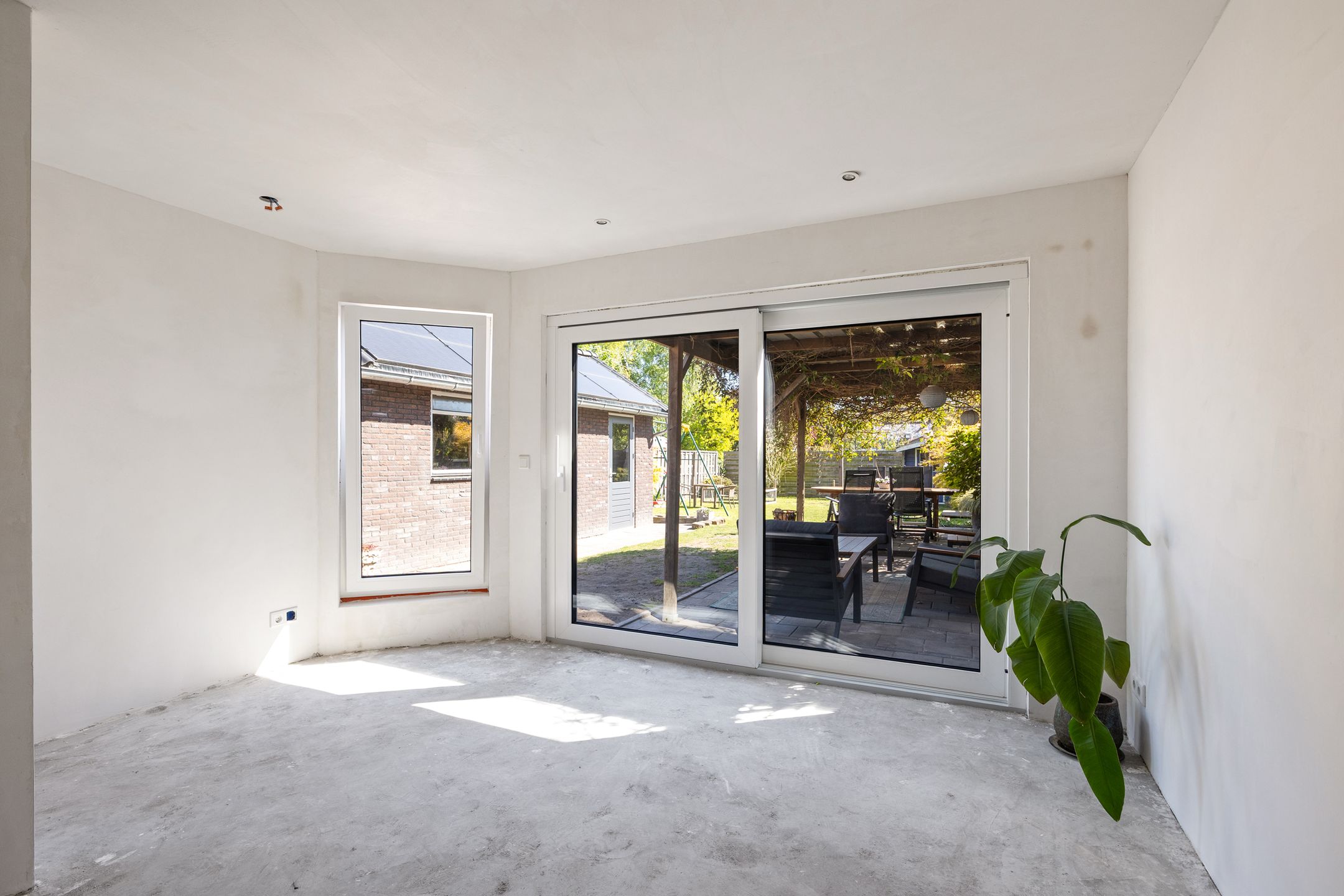 Fully Modernized Semi-Detached Home with Garage in Nieuw-Amsterdam — 24