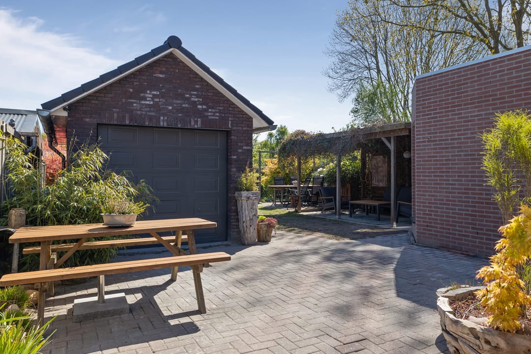 Fully Modernized Semi-Detached Home with Garage in Nieuw-Amsterdam — 41