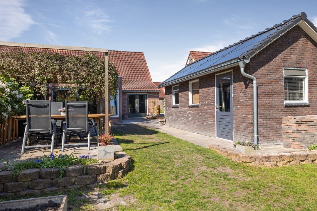 Fully Modernized Semi-Detached Home with Garage in Nieuw-Amsterdam — 37