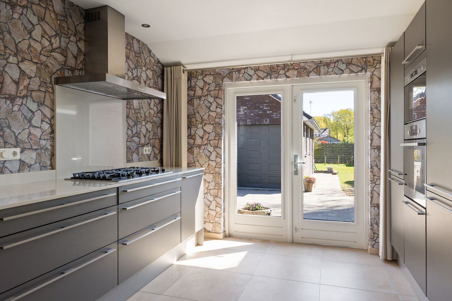 Fully Modernized Semi-Detached Home with Garage in Nieuw-Amsterdam — 14