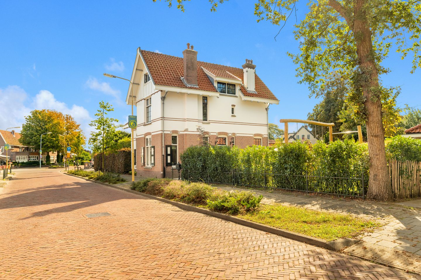 Photo 4 of Van Oldenbarneveldweg 30
