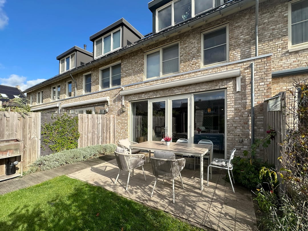 Photo 47 of Pioenroos 7