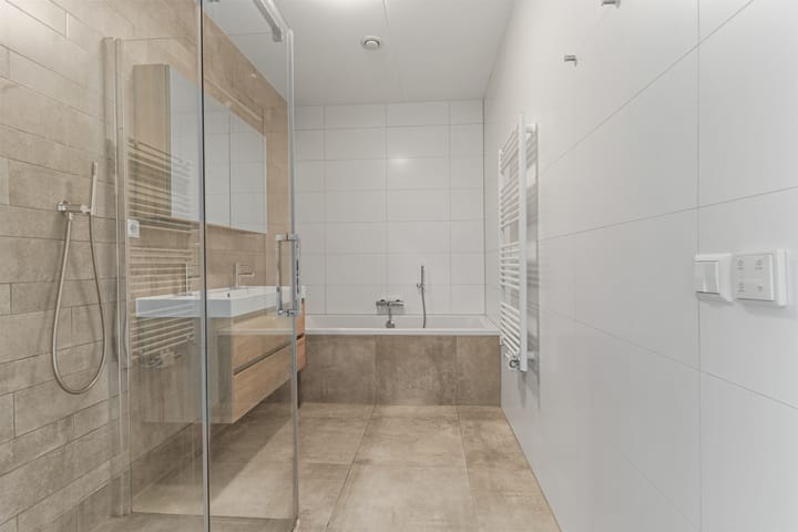 Foto 4 van Pioenroos 7