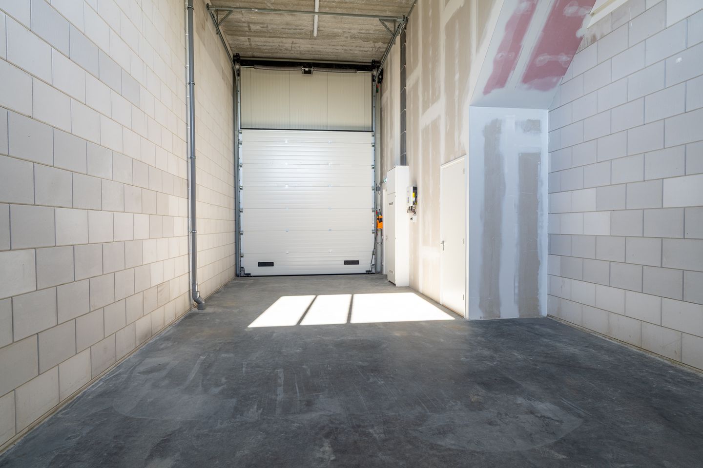 View photo 2 of Dijkleger 1-k