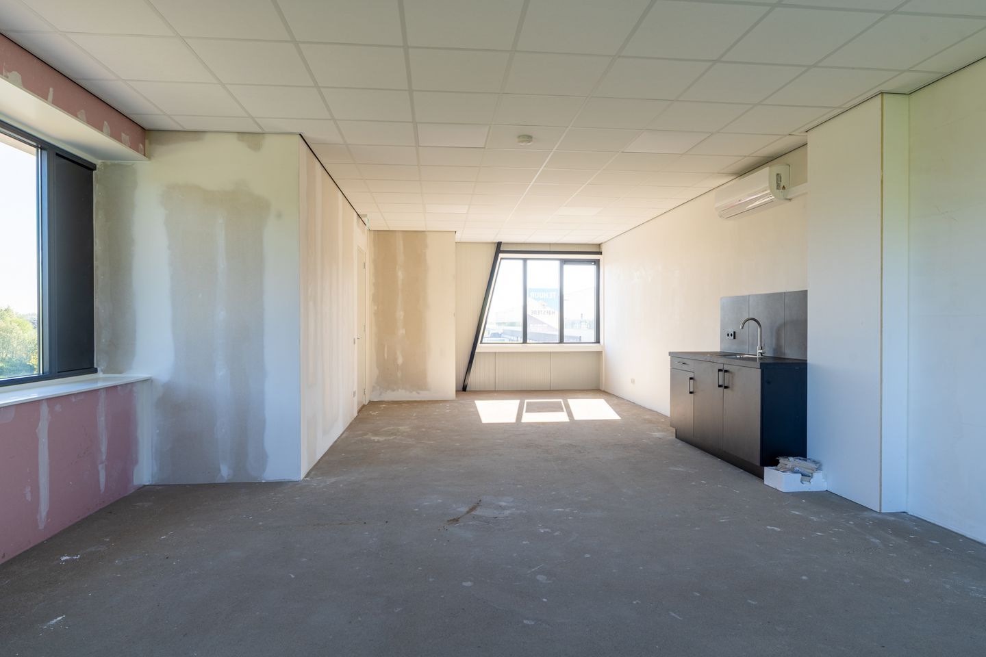 View photo 3 of Dijkleger 1-k