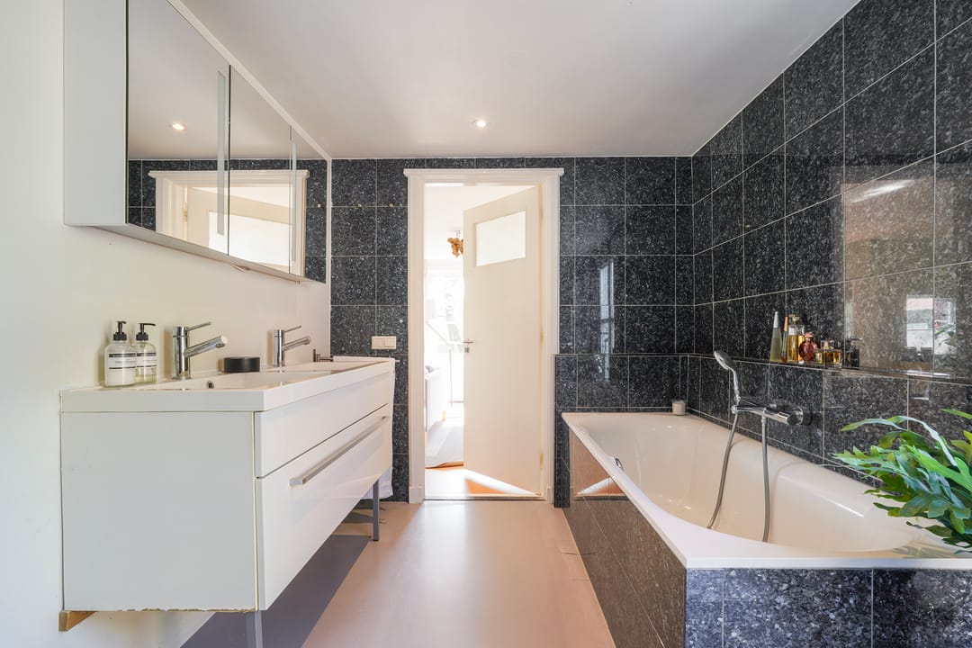 Spacious Detached Villa with Practice Room and Sunny Garden in Tilburg — 58