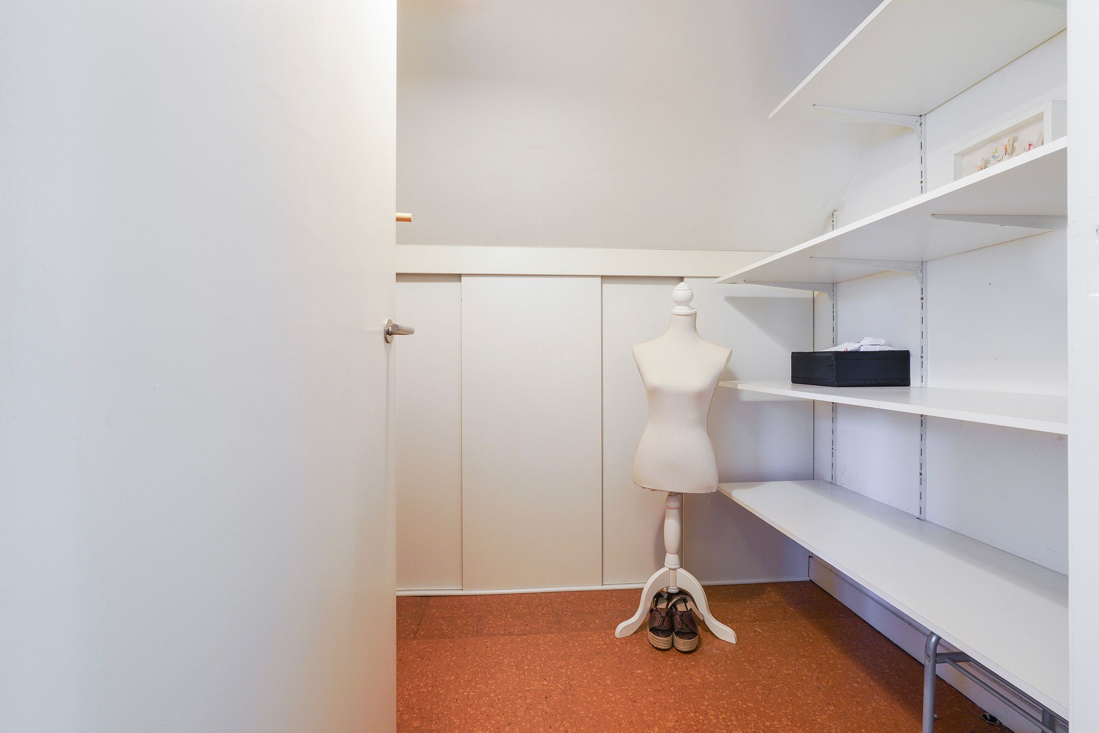 Spacious Detached Villa with Practice Room and Sunny Garden in Tilburg — 81