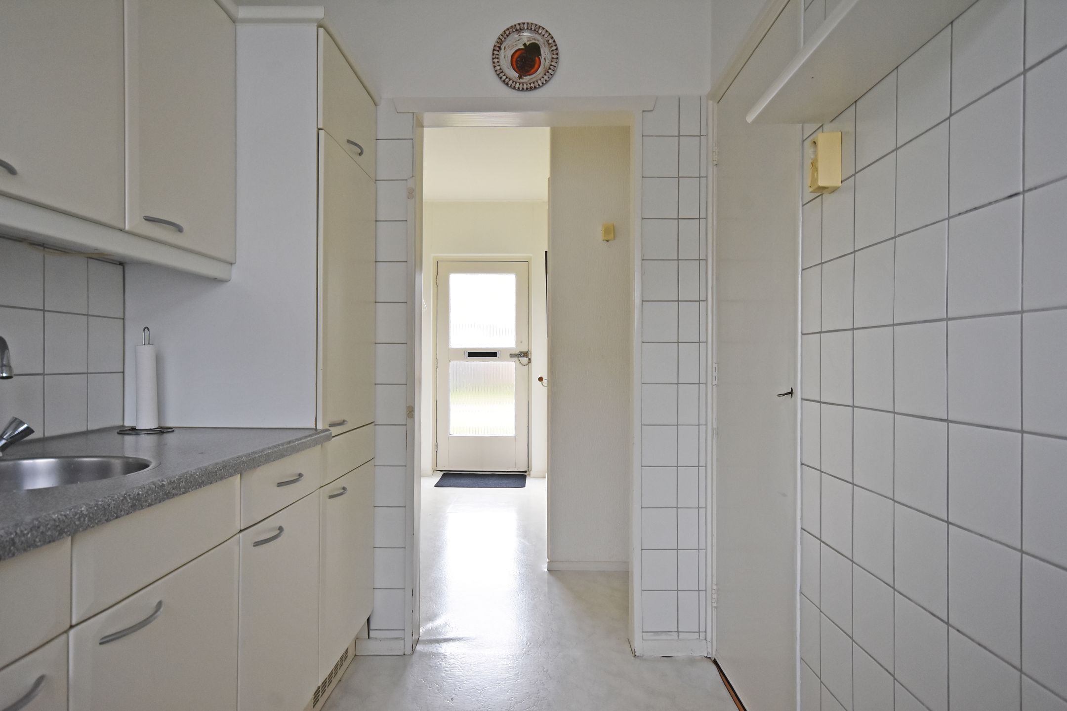 Detached single-level living in quiet green location with expansion potential — 24