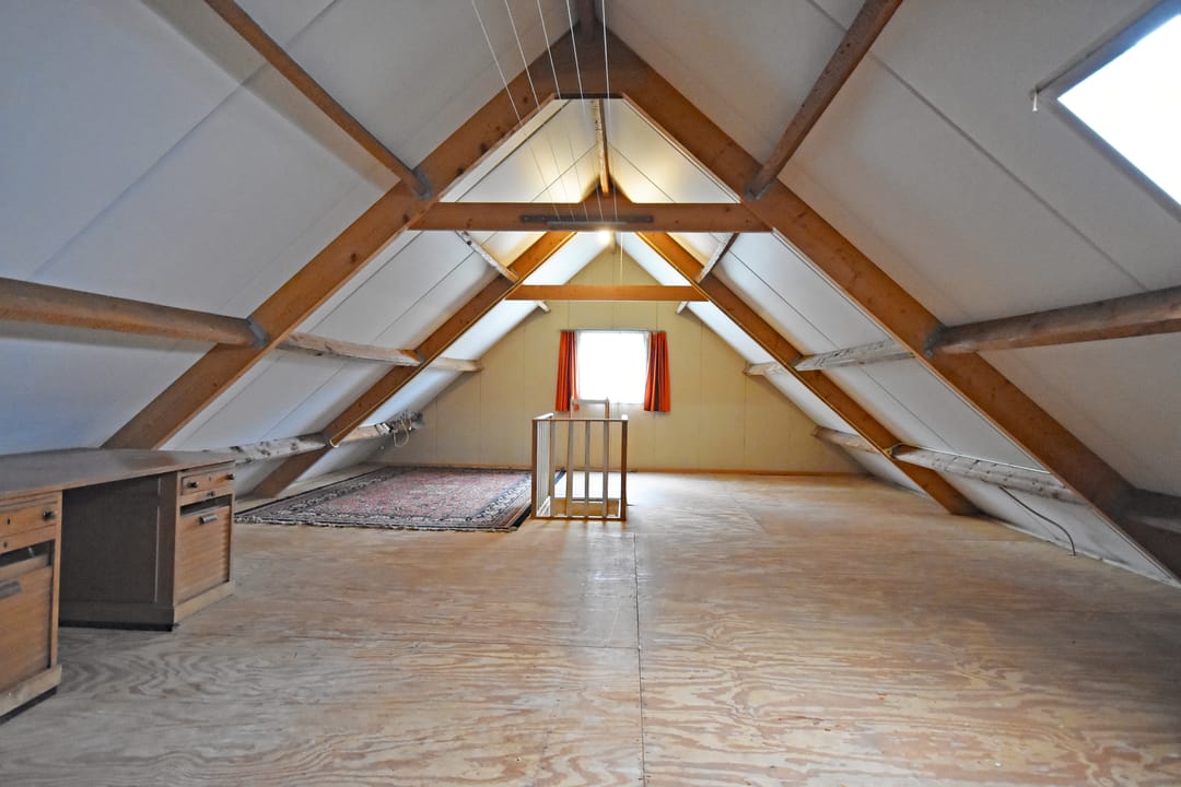 Detached single-level living in quiet green location with expansion potential — 38