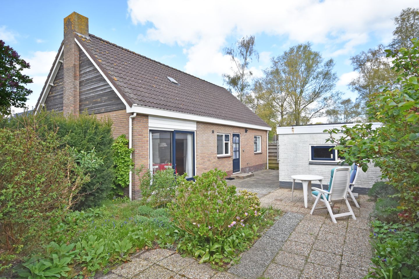 Detached single-level living in quiet green location with expansion potential — 10