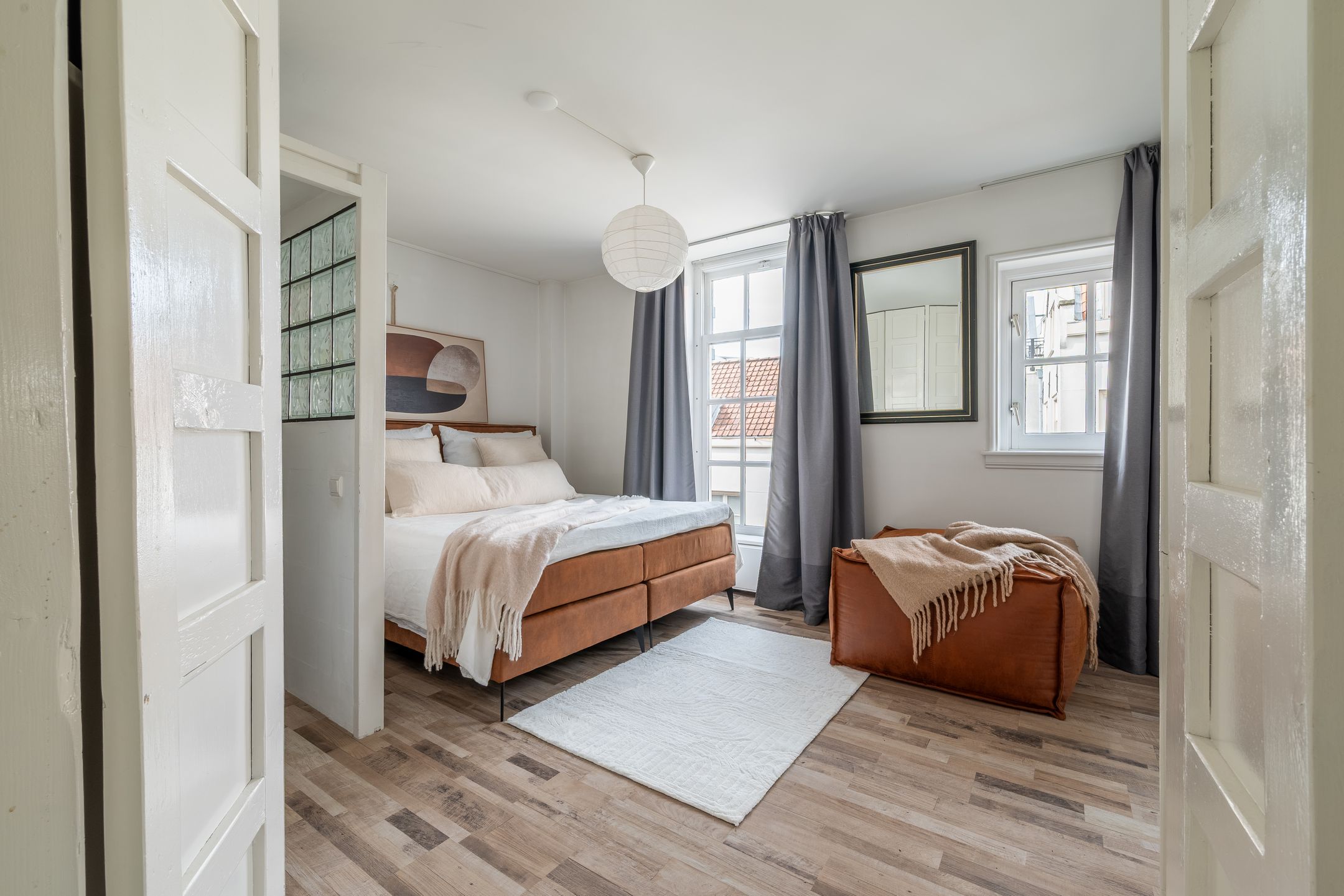 Elegant Corner Apartment with Stunning Amstel Water Views — 18