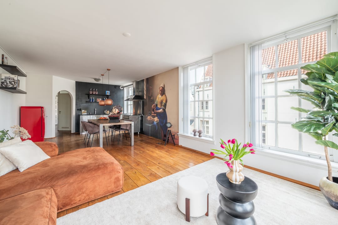 Elegant Corner Apartment with Stunning Amstel Water Views — 13