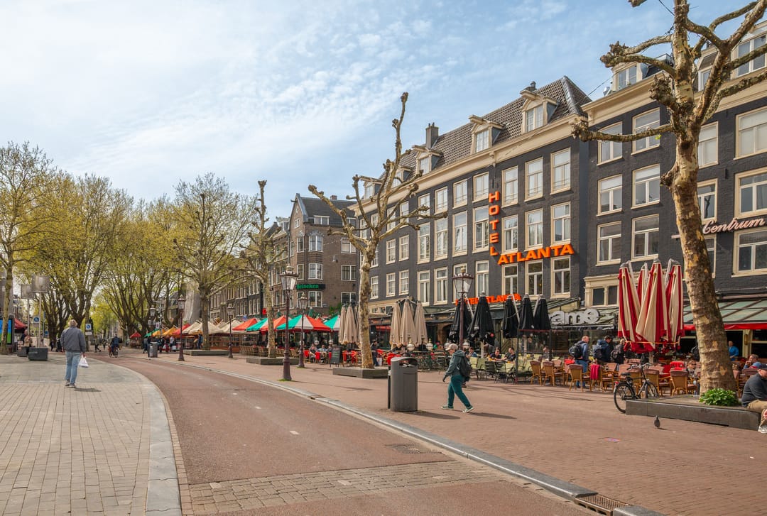 Elegant Corner Apartment with Stunning Amstel Water Views — 32
