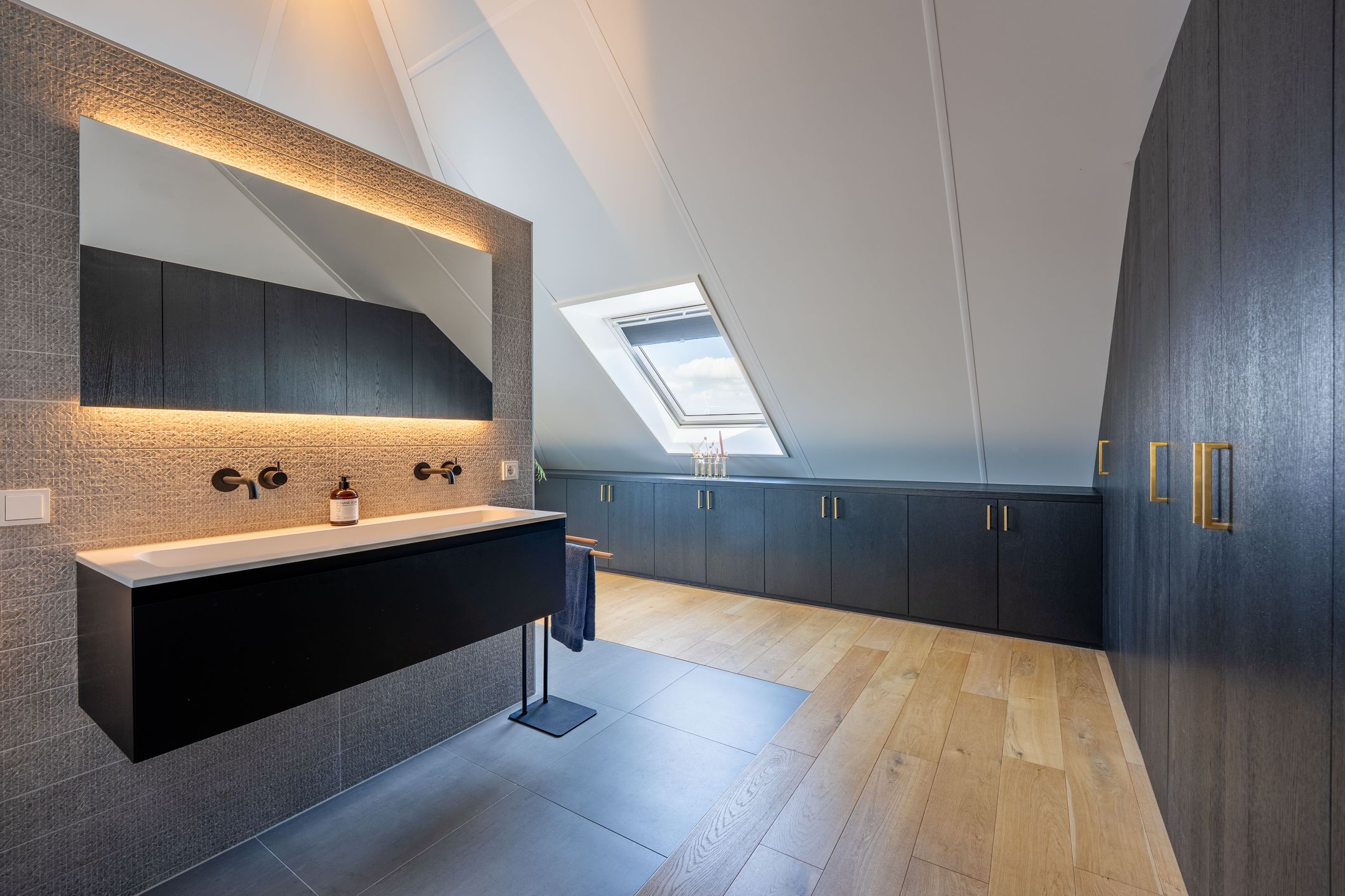 Luxury Semi-Detached Villa with Loft Master Suite in Wooded Almere-Hout — 48