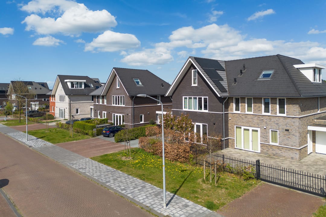 Luxury Semi-Detached Villa with Loft Master Suite in Wooded Almere-Hout — 68