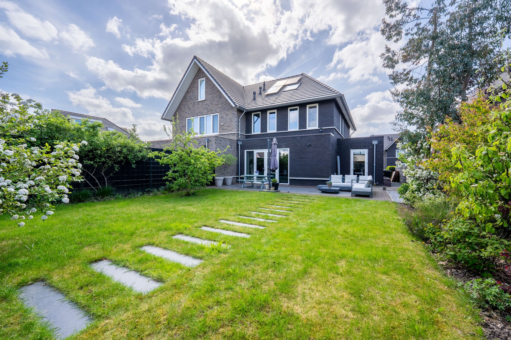 Luxury Semi-Detached Villa with Loft Master Suite in Wooded Almere-Hout — 57