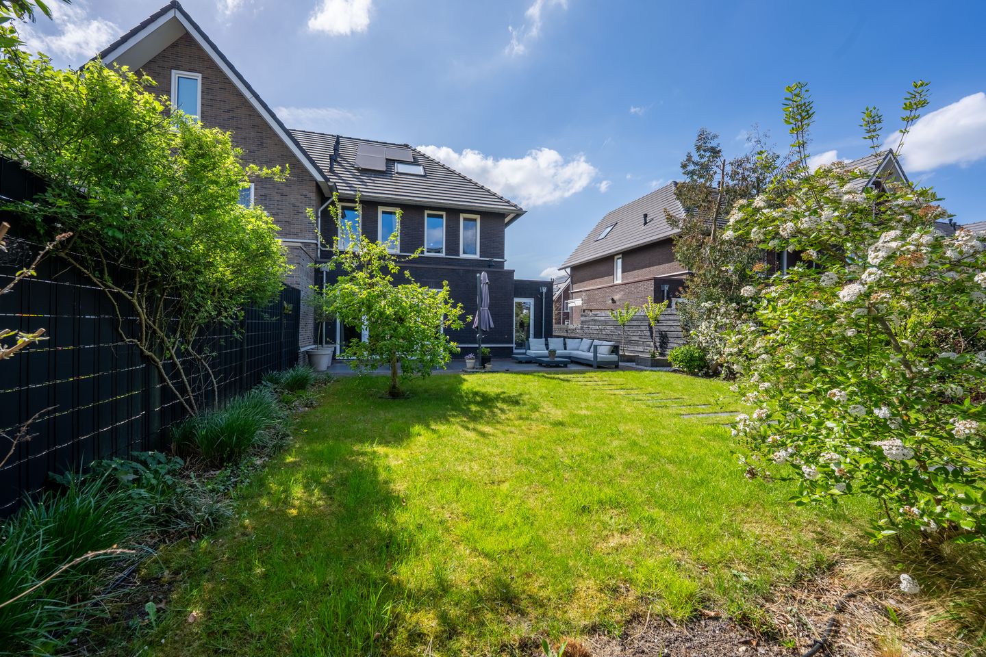 Luxury Semi-Detached Villa with Loft Master Suite in Wooded Almere-Hout — 65