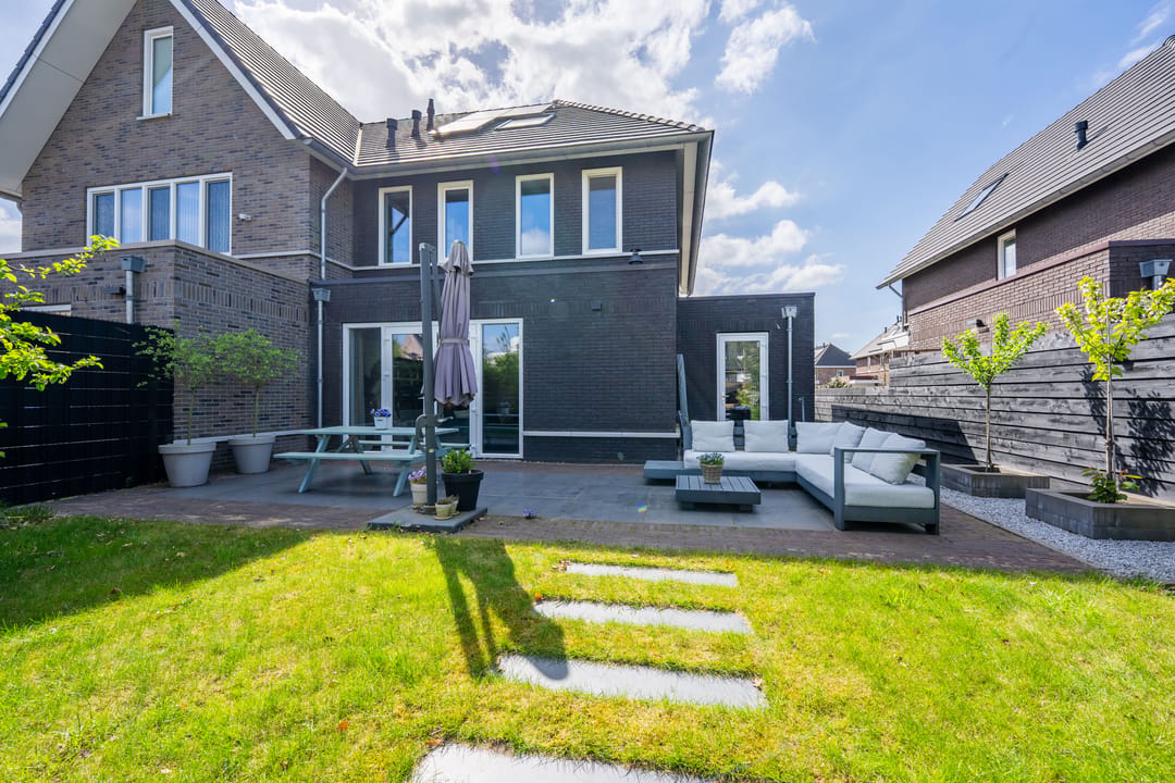 Luxury Semi-Detached Villa with Loft Master Suite in Wooded Almere-Hout — 56