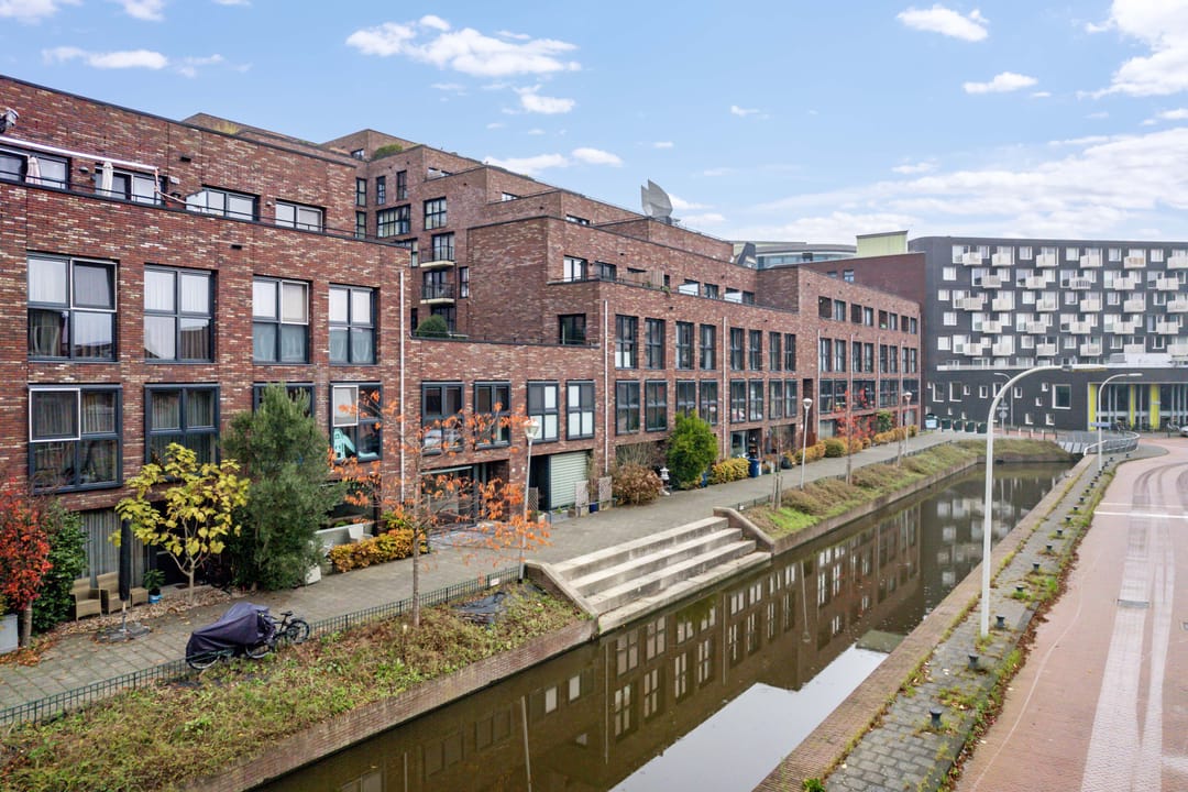 Modern 3-Room Maisonnette with Front Garden and Water View in Ypenburg — 26