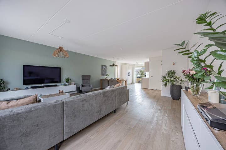 Twee-onder-één-kap te koop: Buizerdlaan 9, Lelystad