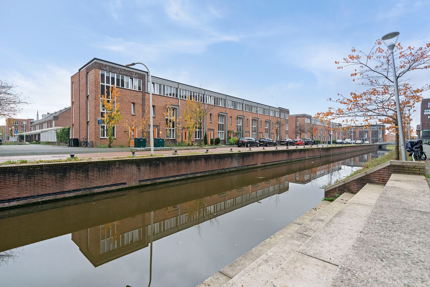 Modern 3-Room Maisonnette with Front Garden and Water View in Ypenburg — 29