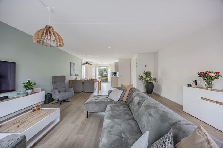 Twee-onder-één-kap te koop: Buizerdlaan 9, Lelystad