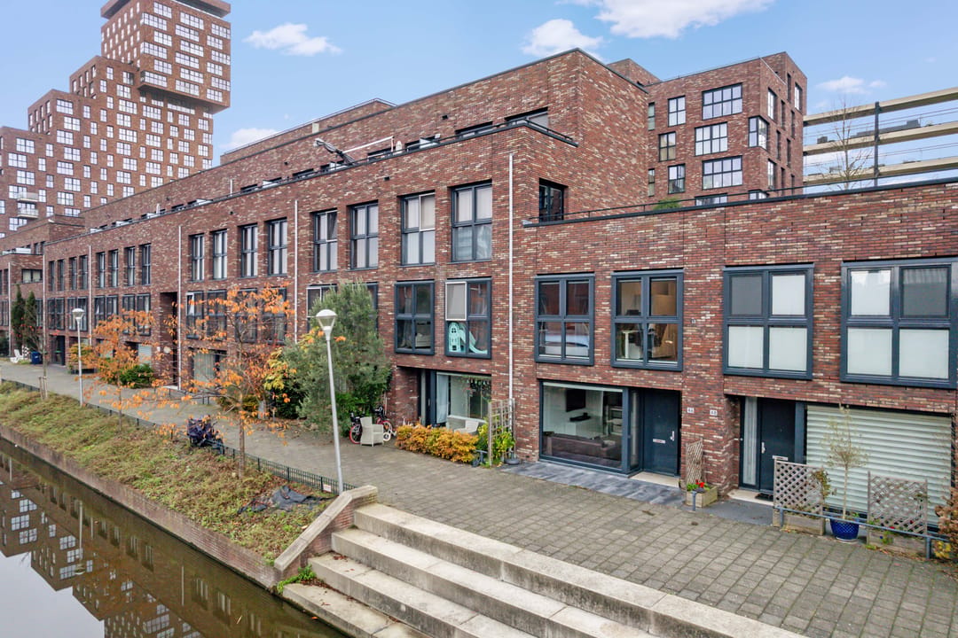 Modern 3-Room Maisonnette with Front Garden and Water View in Ypenburg — 22