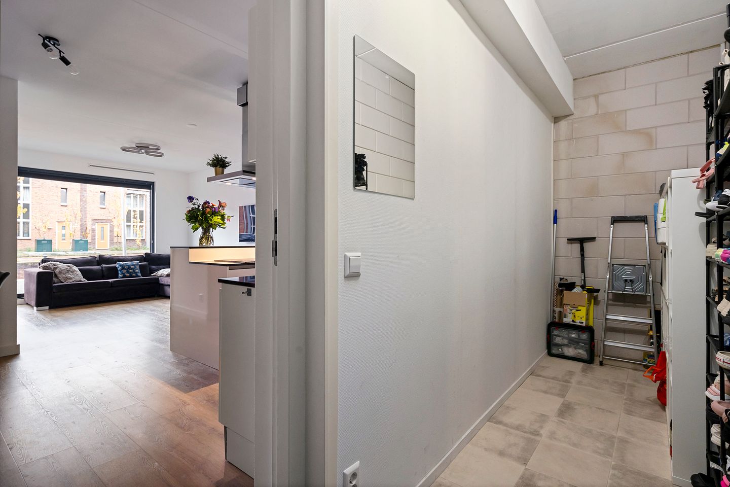 Modern 3-Room Maisonnette with Front Garden and Water View in Ypenburg — 19