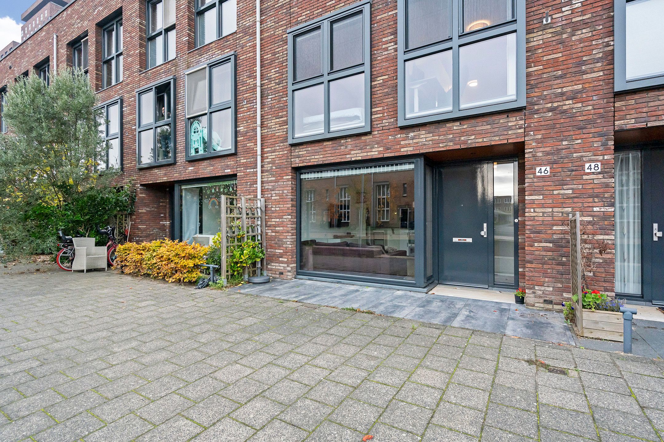 Modern 3-Room Maisonnette with Front Garden and Water View in Ypenburg — 24