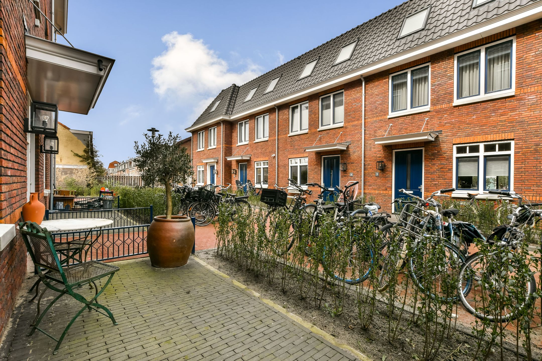 Modern Ground-Floor Apartment with South-Facing Garden and Private Parking in Leiden — 18