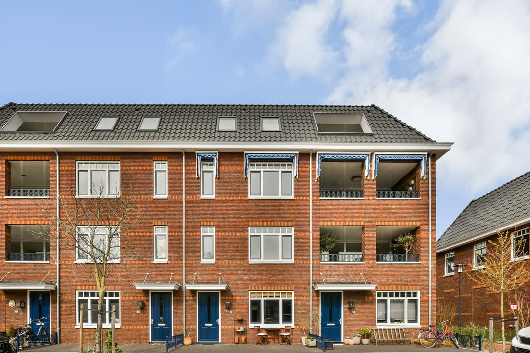 Modern Ground-Floor Apartment with South-Facing Garden and Private Parking in Leiden — 26