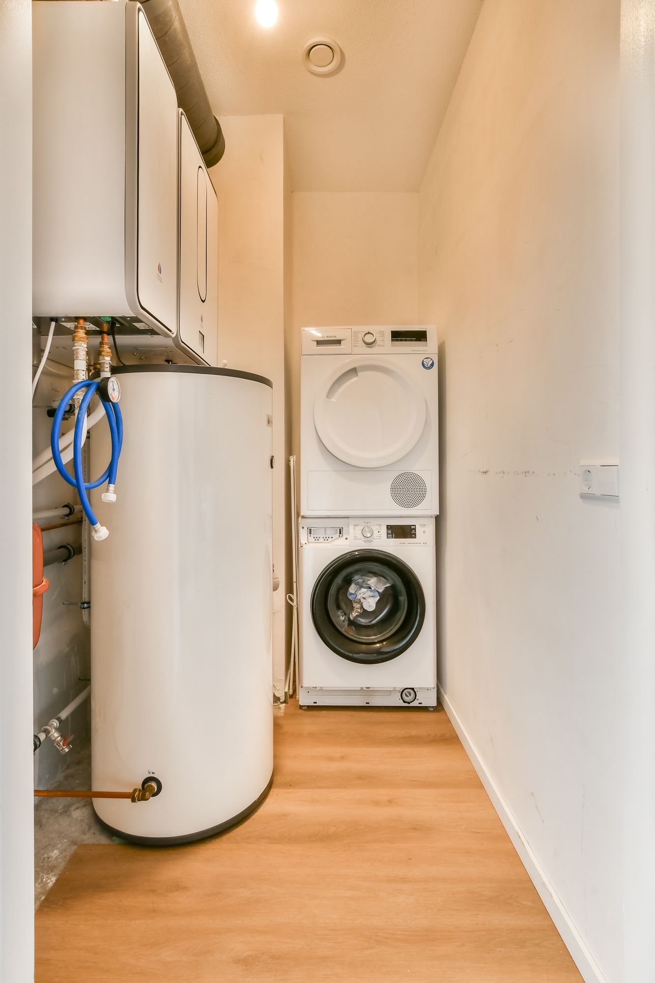 Modern Ground-Floor Apartment with South-Facing Garden and Private Parking in Leiden — 24