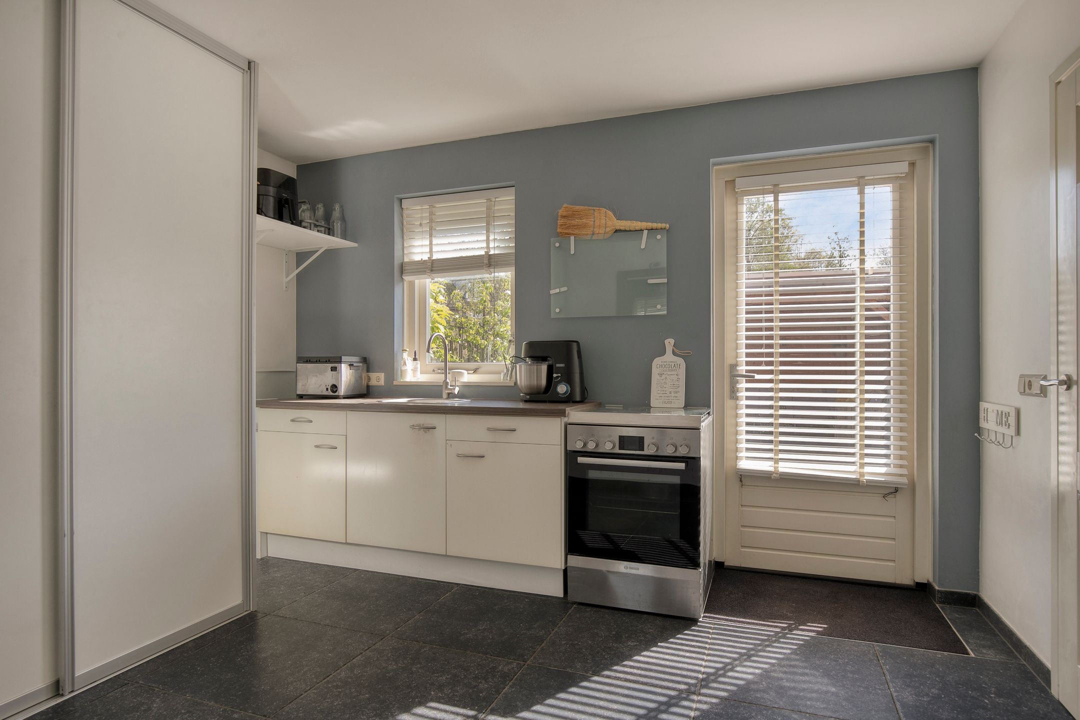 Spacious corner house with garage in child-friendly Norschoten neighborhood — 12
